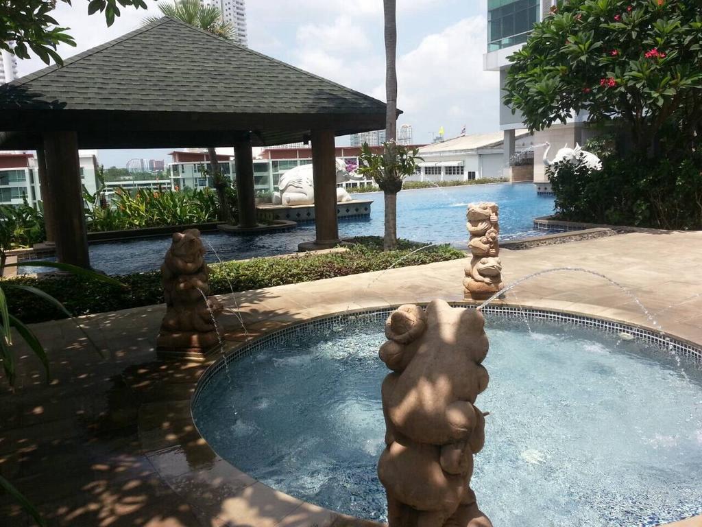 Baan Sathorn Riverfront Bangkok Exterior foto