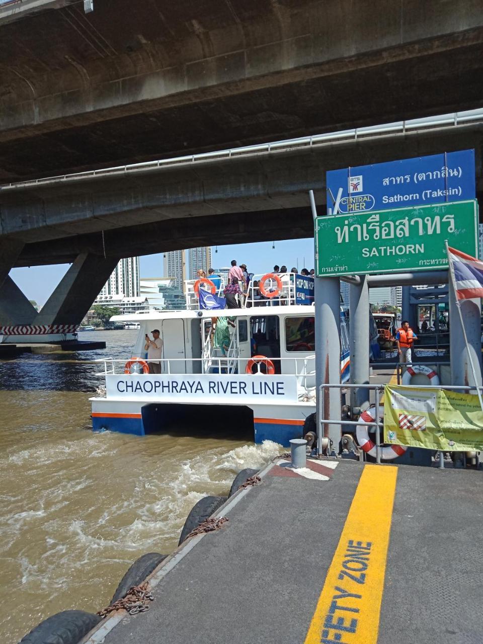 Baan Sathorn Riverfront Bangkok Exterior foto